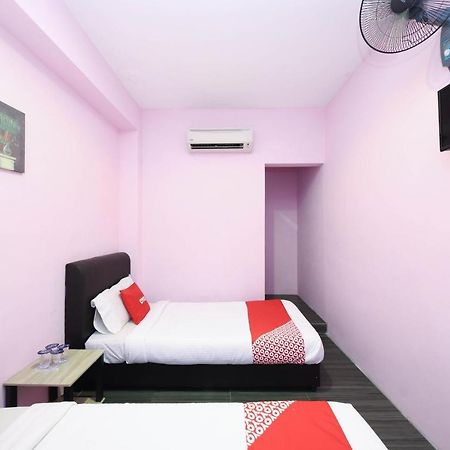 Oyo 1125 Ir Inn Hotel Скудай Екстер'єр фото
