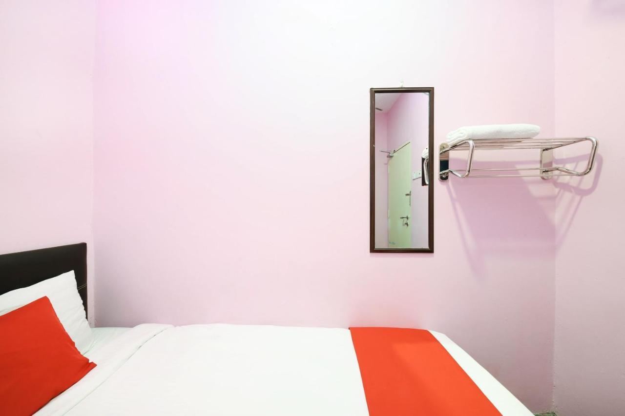 Oyo 1125 Ir Inn Hotel Скудай Екстер'єр фото