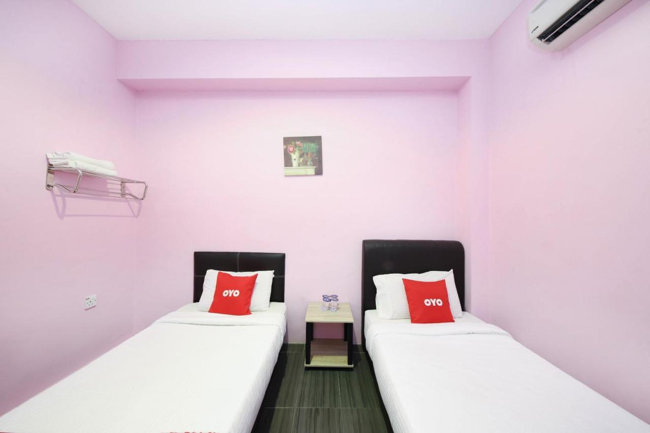 Oyo 1125 Ir Inn Hotel Скудай Екстер'єр фото