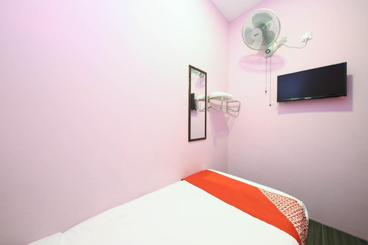 Oyo 1125 Ir Inn Hotel Скудай Екстер'єр фото