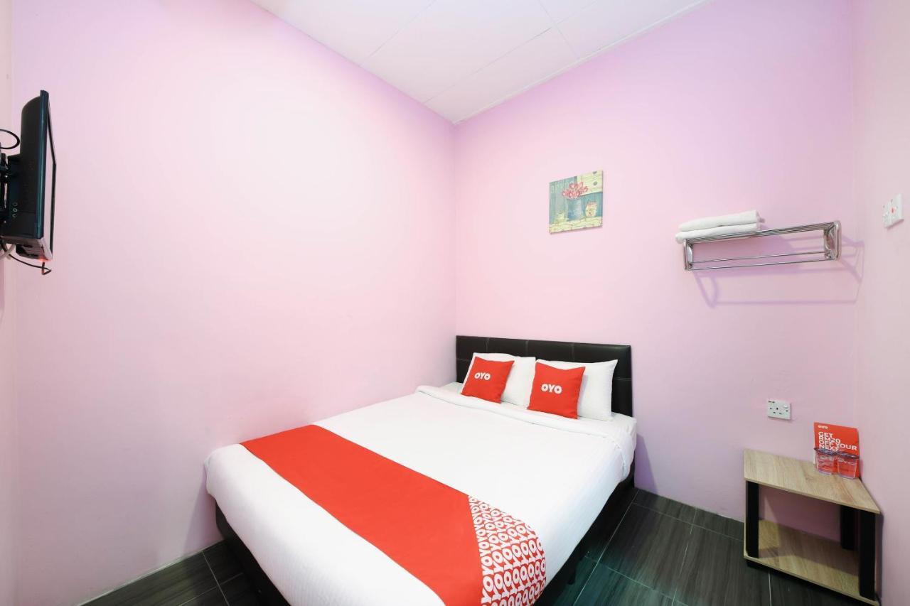 Oyo 1125 Ir Inn Hotel Скудай Екстер'єр фото