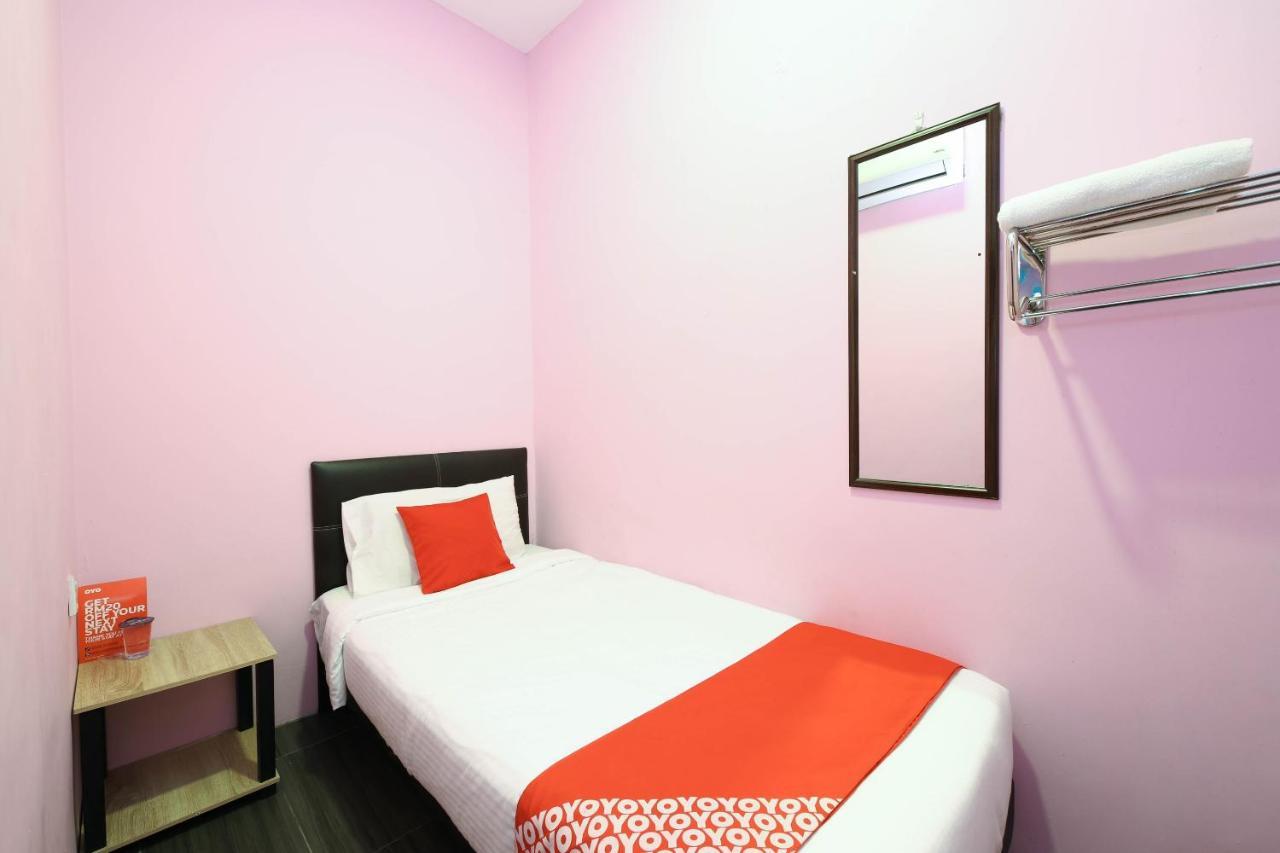 Oyo 1125 Ir Inn Hotel Скудай Екстер'єр фото