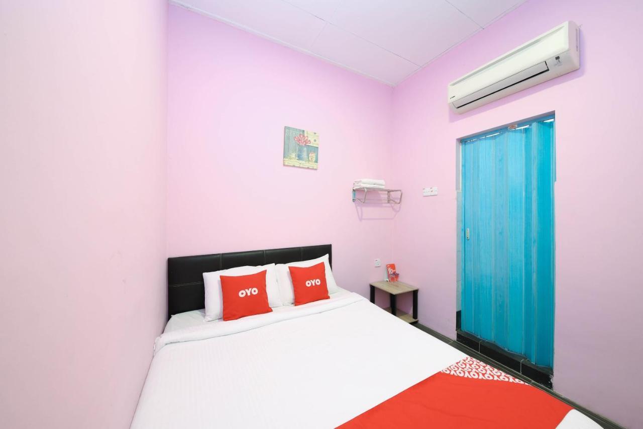 Oyo 1125 Ir Inn Hotel Скудай Екстер'єр фото