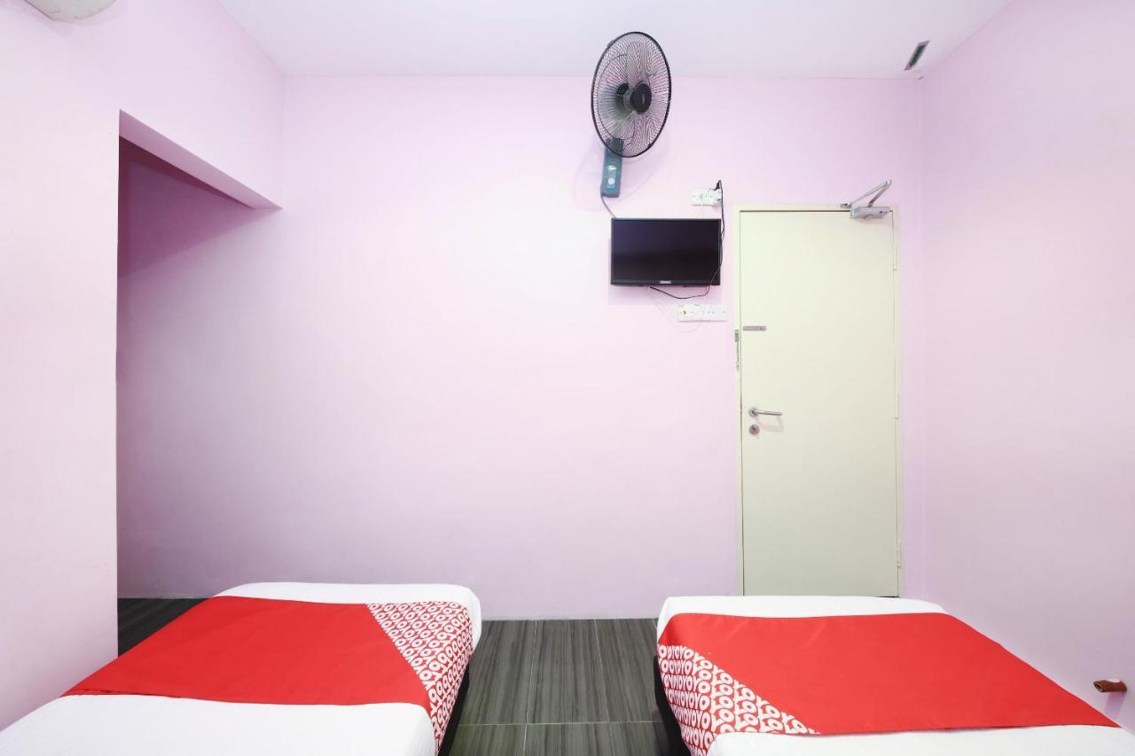 Oyo 1125 Ir Inn Hotel Скудай Екстер'єр фото