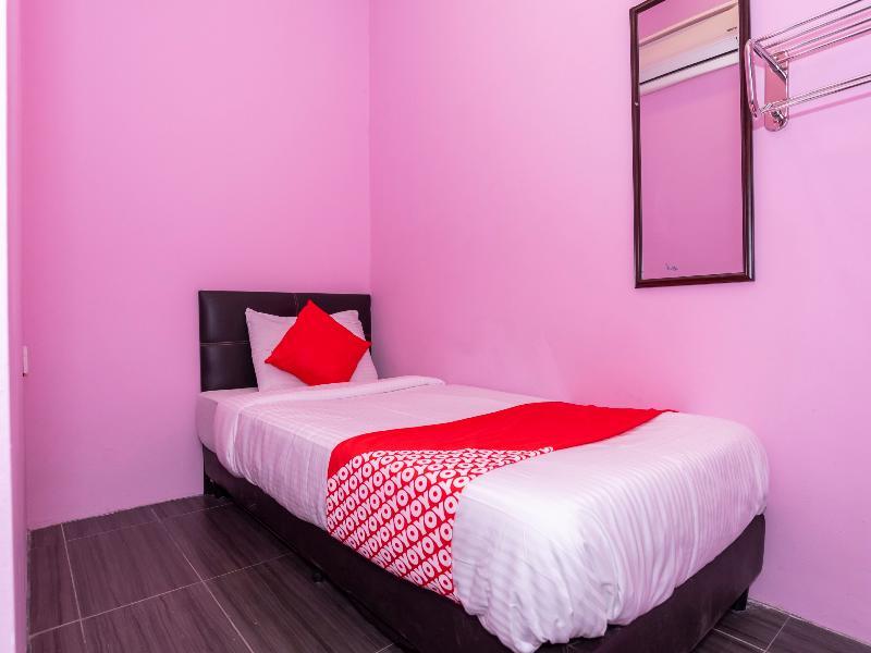 Oyo 1125 Ir Inn Hotel Скудай Екстер'єр фото