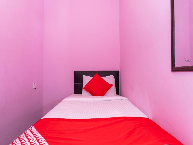 Oyo 1125 Ir Inn Hotel Скудай Екстер'єр фото