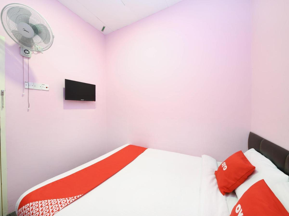 Oyo 1125 Ir Inn Hotel Скудай Екстер'єр фото