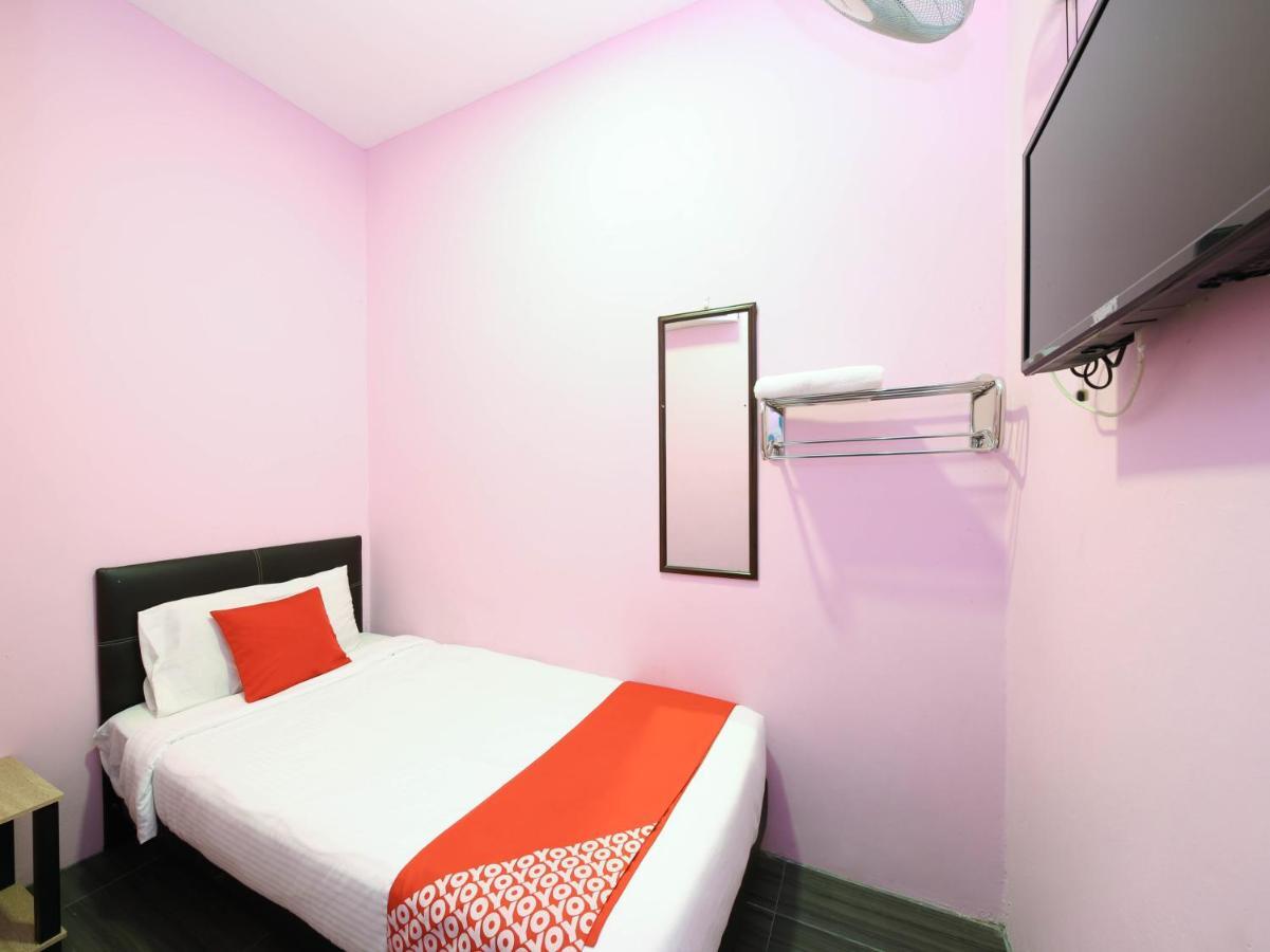 Oyo 1125 Ir Inn Hotel Скудай Екстер'єр фото